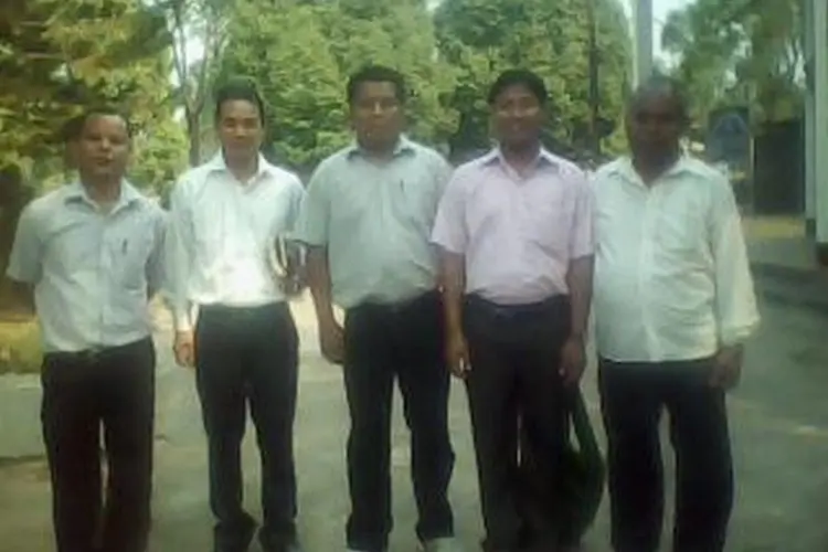 Group photo, 6 men
